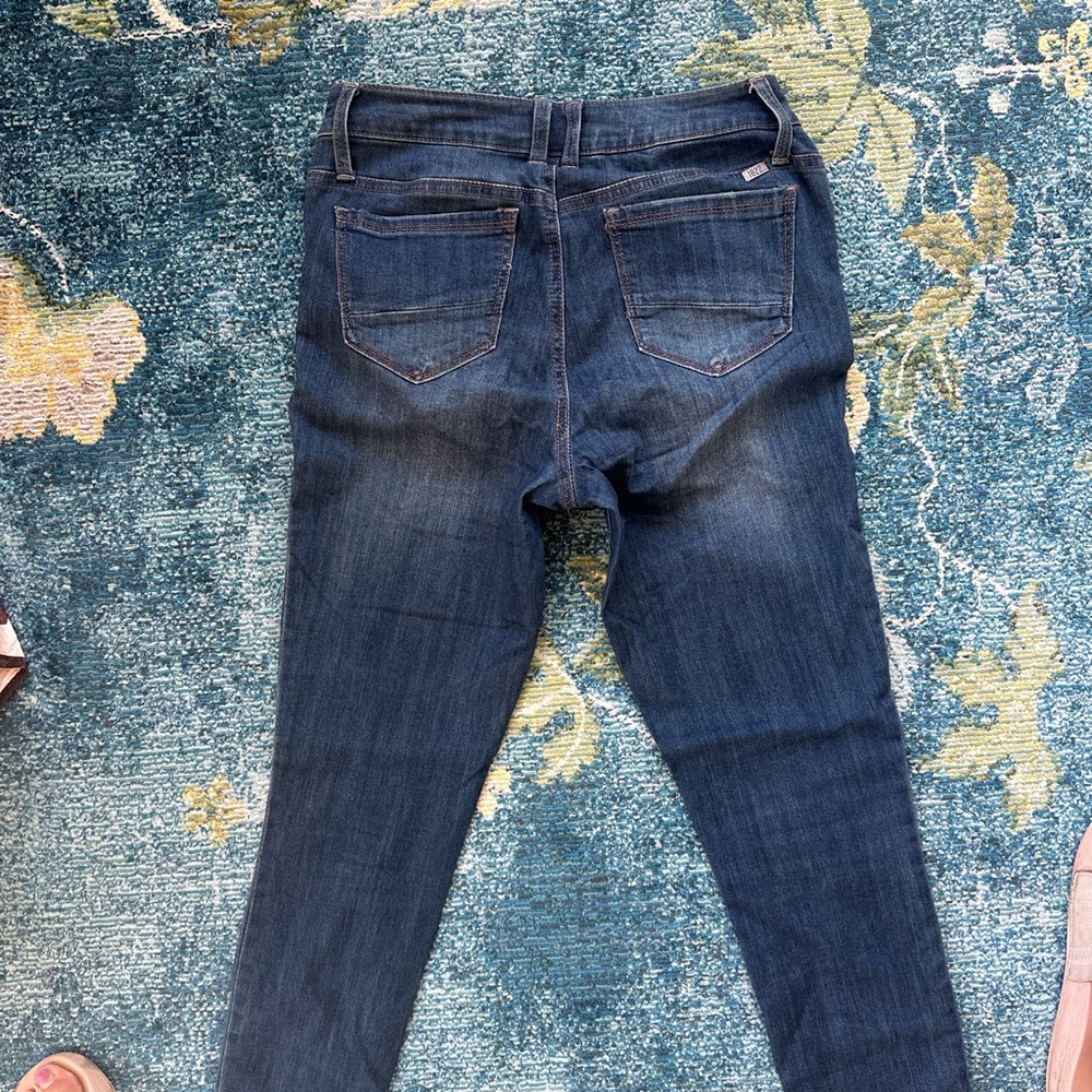 Size 6 stretchy 1822 dark wash distressed jeans - Picture 2 of 5
